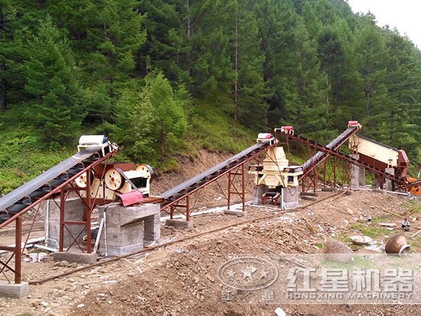 河卵石破碎生產(chǎn)線現(xiàn)場(chǎng)實(shí)拍 河卵石破碎生產(chǎn)線現(xiàn)場(chǎng)實(shí)拍