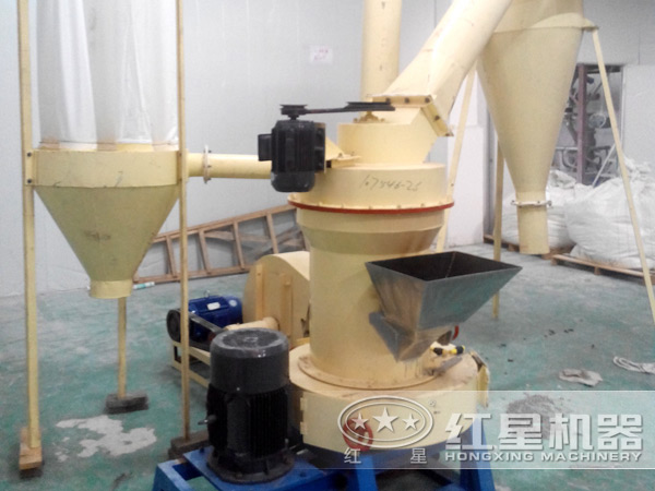 小型滑石雷蒙磨粉機(jī)設(shè)備現(xiàn)場(chǎng)實(shí)拍 小型滑石雷蒙磨粉機(jī)設(shè)備現(xiàn)場(chǎng)實(shí)拍